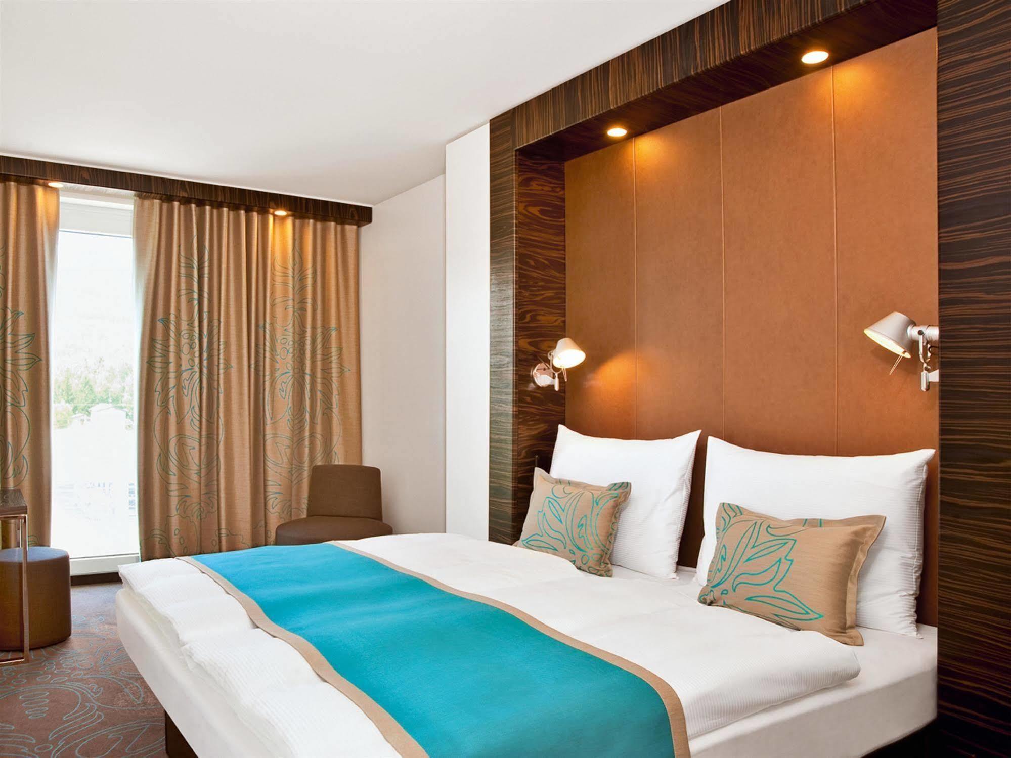 Motel One Frankfurt-Eastside Frankfurt am Main Exterior photo